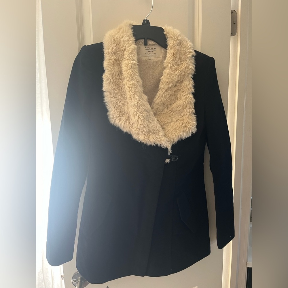 Super cute trendy Zara jacket